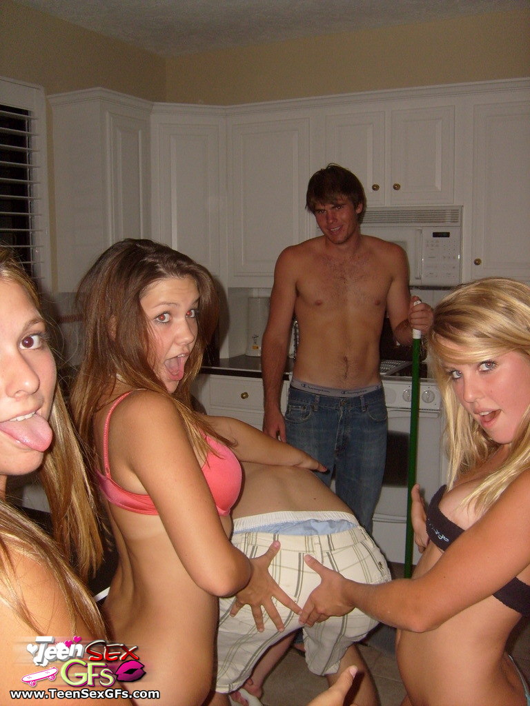 The gallery of bimbo girls underwear party